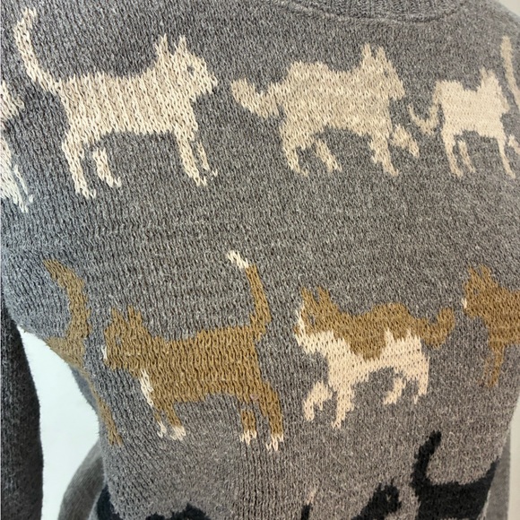 Gray Cat Pattern Sweater - Picture 3 of 6